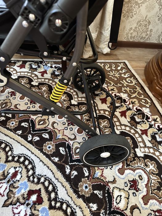 Коляска прогулочная