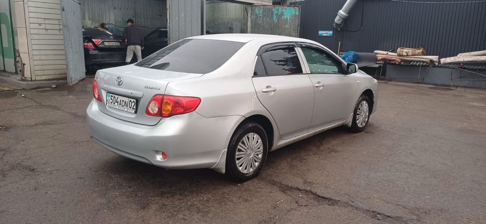 Toyota Carolla седан