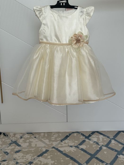 Көйлектер сатылады.