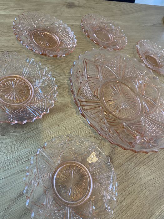 Стъклен комплект плато и десертни чинии