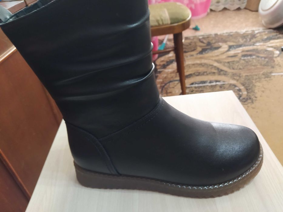 ПРОДАМ: Вещи - 2 пальто, 1 куртка, ботинки.