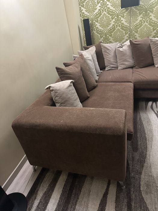 Canapea maro cu coltar
