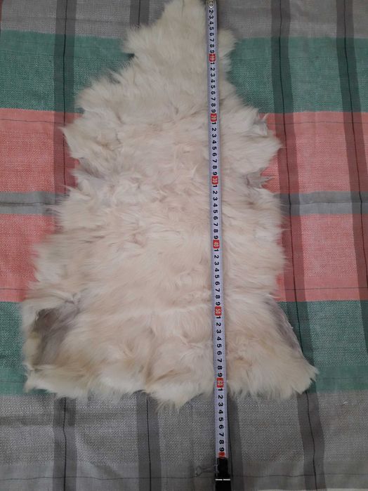 обработени агнешки кожи с косъм за декорация