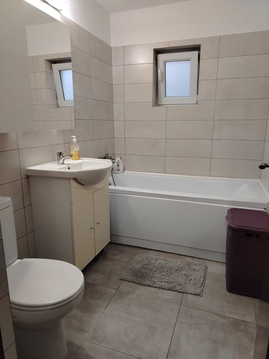 Închiriez apartament