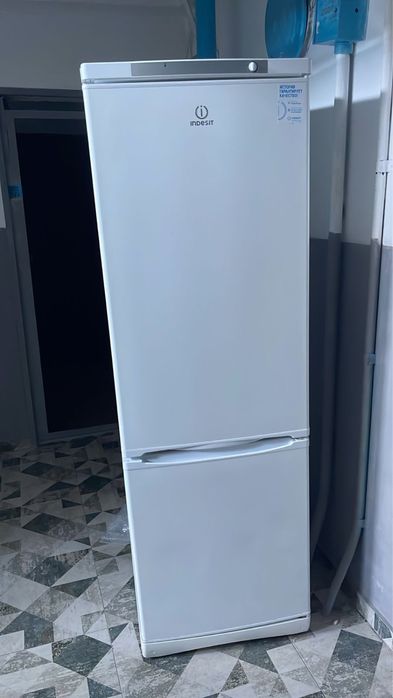 Холодильник Indesit
