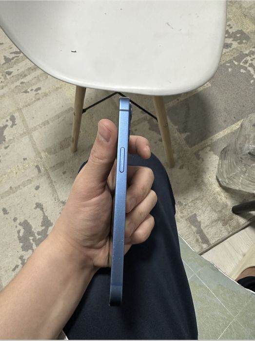 Продам iPhone 13