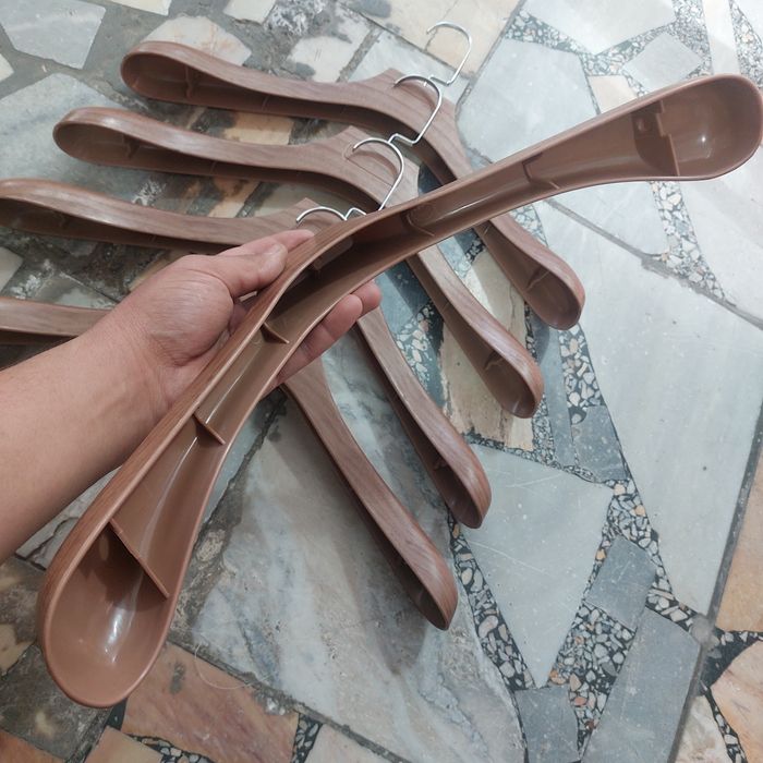 пластиковые Вешалка для одежды. Plastmassadan yasalgan kiyim uchun ves