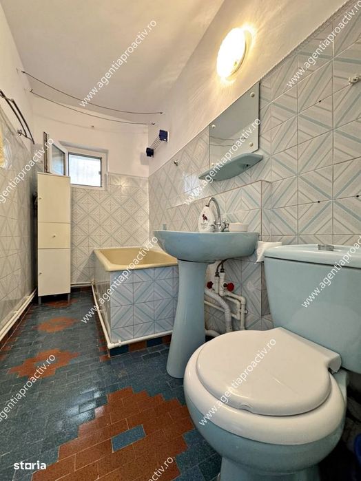 Apartament 3 camere, decomandat– Micro 20-77 mp