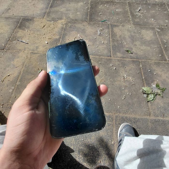 Продам айфон 13