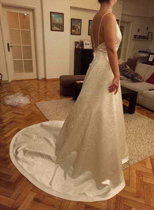 Rochie de mireasă brand lux St Partick, din Canada, S - M impecabilă