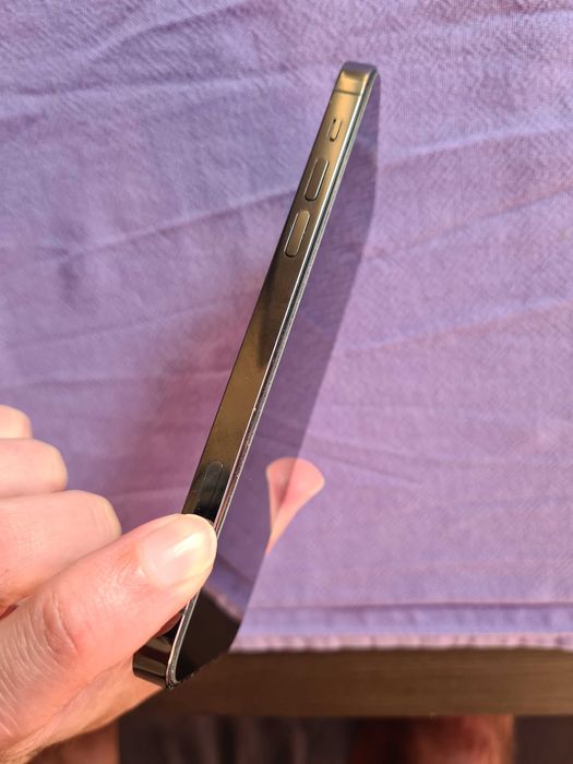 Продавам iPhone 12 Pro 256 GB