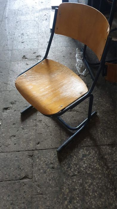 Scaune cu șezut din lemn