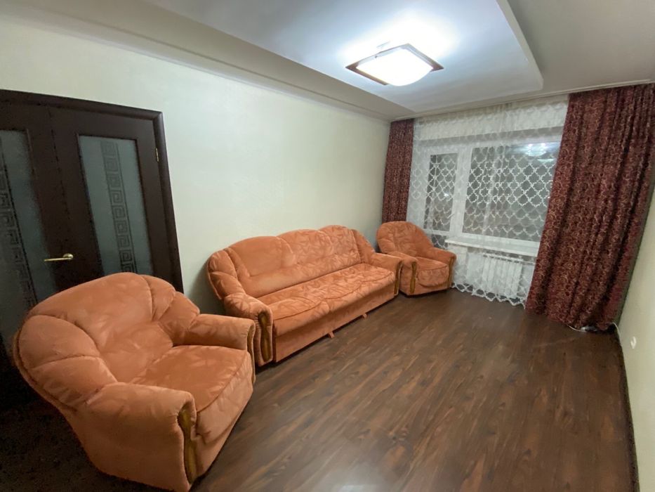 Продам диван и два кресла