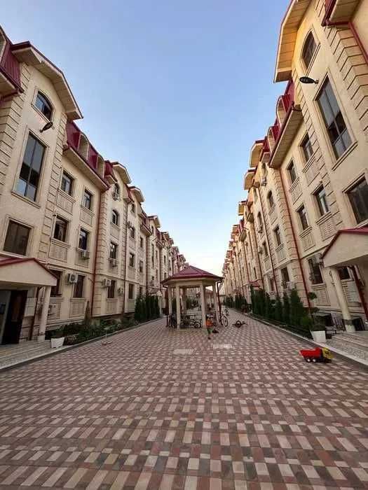 Замона туйхонаси рупарасидаги новастройка сотилади 2 хона