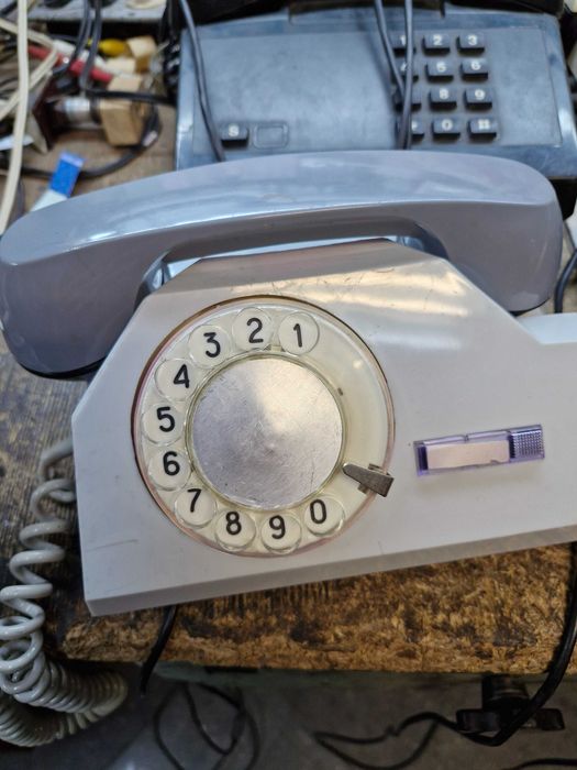 Телефонные аппараты ретро.