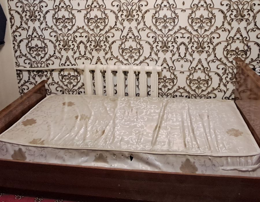 1 kishilik divan sotiladi!!!