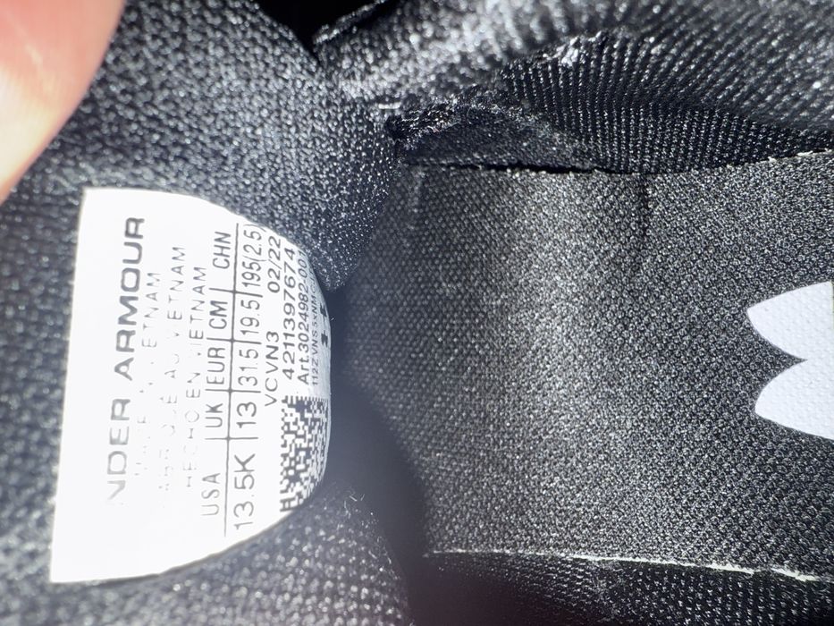 Чисто нови  маратонки Under Armour номер 31.5