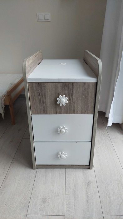 Детско легло и двукрилен гардероб за детска стая