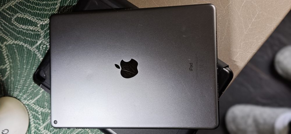 Vând Apple iPad Air generația a 3-a, 10.5”, 256 GB, Wi-Fi.