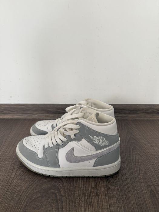 Nike Air Jordan 1 Mid сиво с бяло