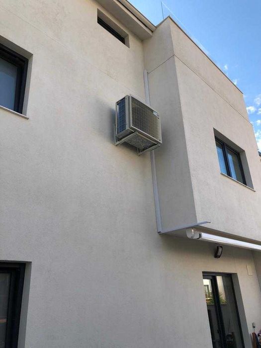 Aparat aer conditionat cu montaj inclus Daikin Sensira   12000 BTU