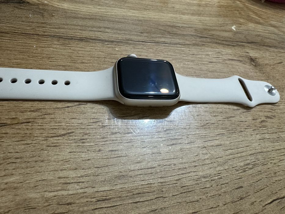 Смарт-часы Apple Watch SE
