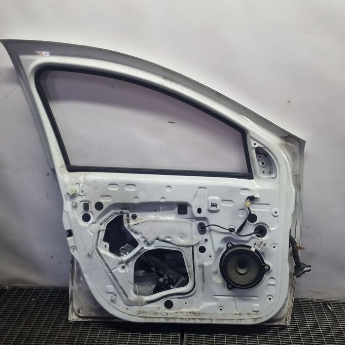 Usa Stanga Fata Dacia Dacia Logan II MCV 2013 - 2016 SUV 4 Usi Blanc Glacier DV369 (1422)