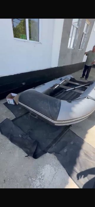 Надувная лодка с мотором