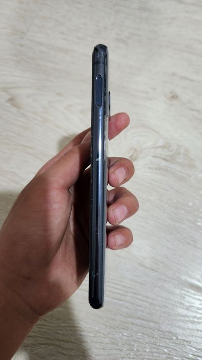 Samsung Galaxy S10e — Ideal holatda, ixcham va kuchli!