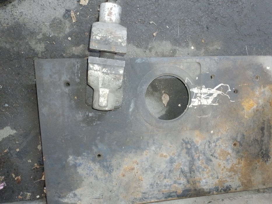 Продам Тиски СССР  в отличном состоянии. Настольные.