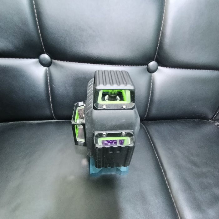 Лазерный уровен сотилади