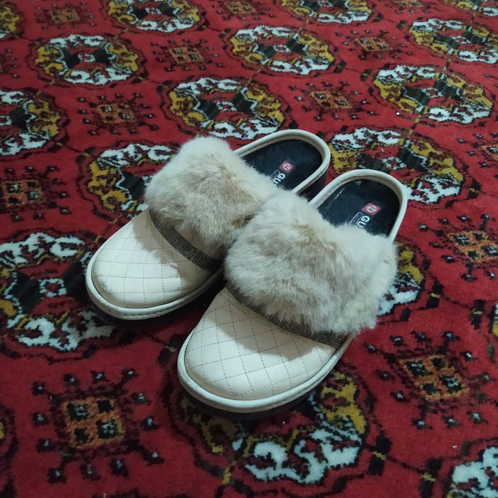 25 000 so'mlik Oyoq kiyimlar