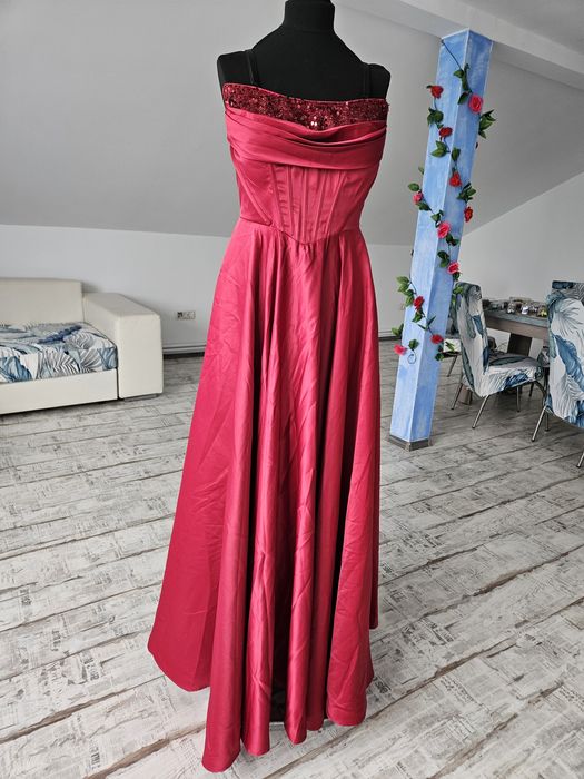 Rochie superba din satin roșu