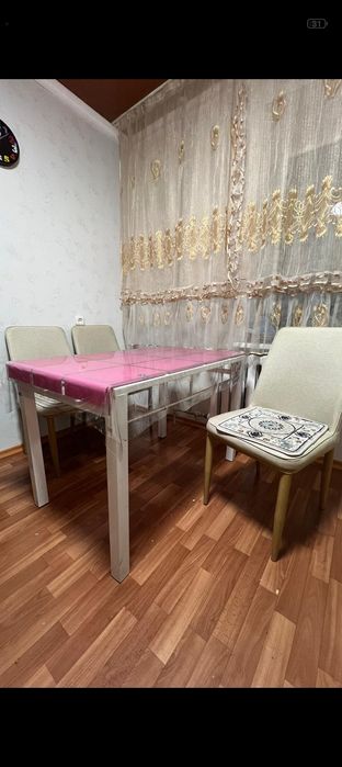 Стол для кухни стеклянный