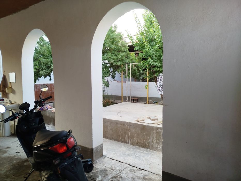 Уй сотилади 2 этажлик дом.