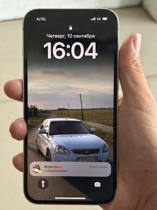 Продам айфон 13 с коробкой