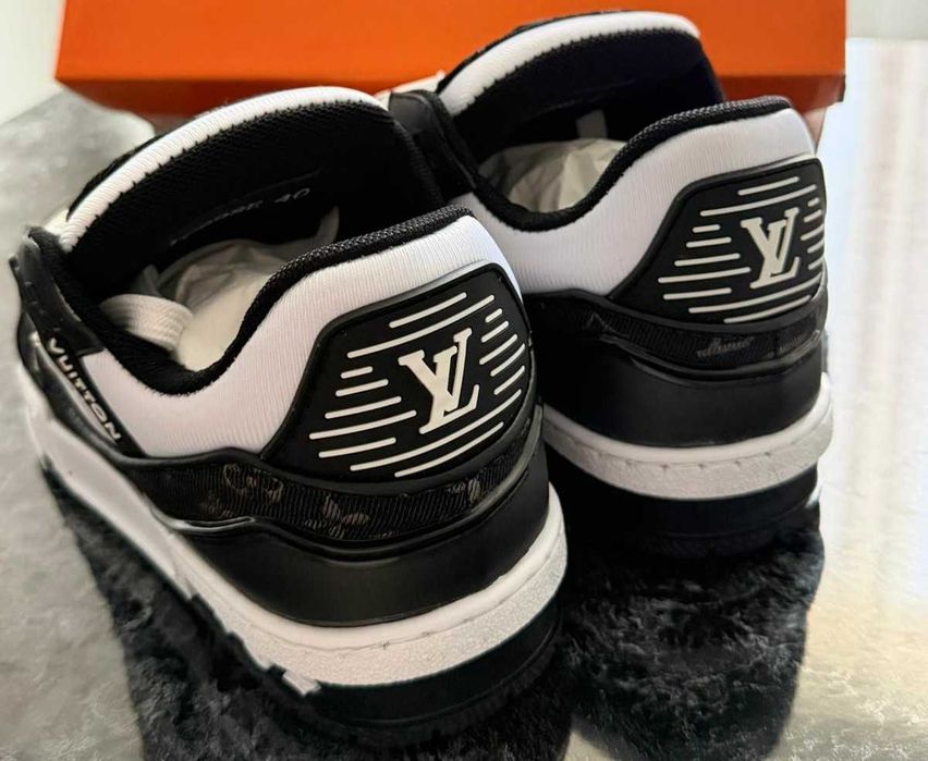 Adidasi Louis Vuitton Trainer LV - Negru Produs Nou - Full Box