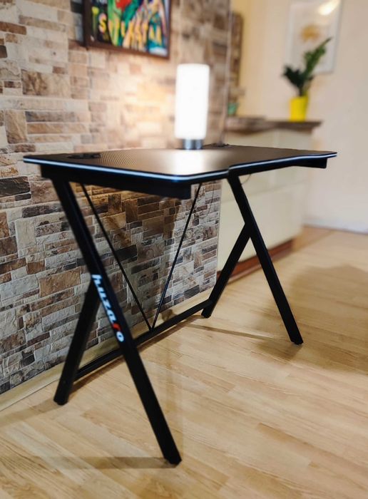 Ново гейминг бюро Huzaro Hero 1.4 – Черно, Стомана/Carbon Fiber