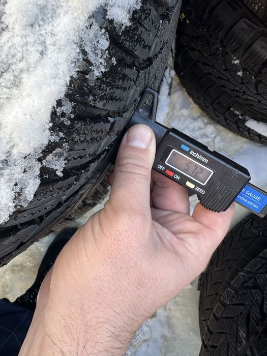 Anvelope iarnă Bridgestone Blizzak LM005 215/60 R16 99H