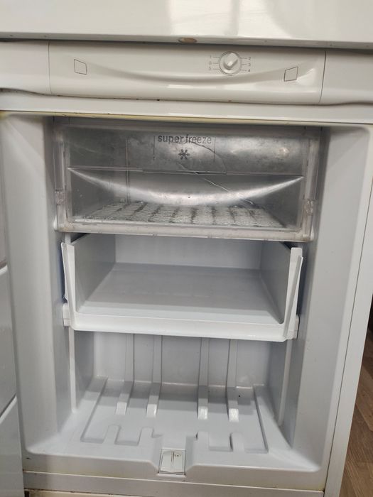 Продам холодильник hotpoint в хорошем состоянии