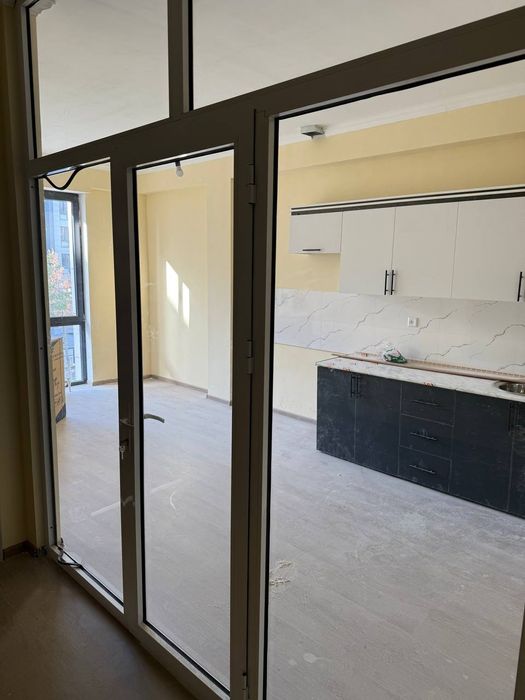 Айрапорт йўлида квартира зўдлик билан Сотилади