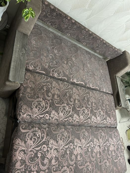 Продам диван в хорошем состоянии