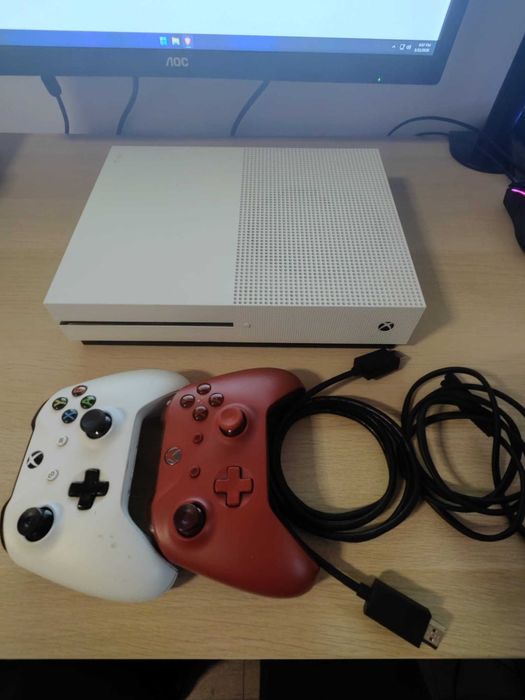 Xbox One S - 1 TB - 2 Controllere & 6 Jocuri - Perfect Functional - Curatat intern