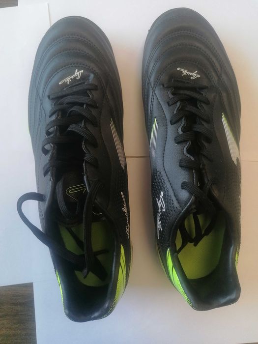 Футболни маратонки