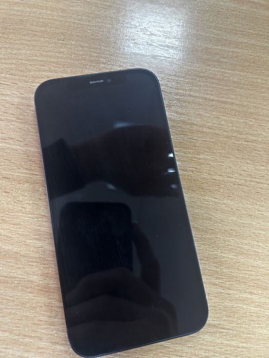 Продам айфон 12