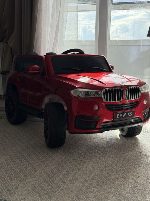 Машина детская управляется пультом