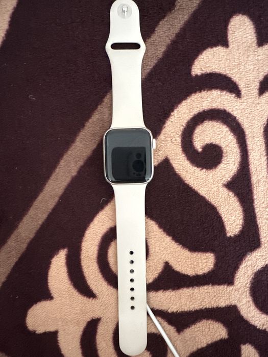 Продаются оригинальные часы Aplle Watch Se