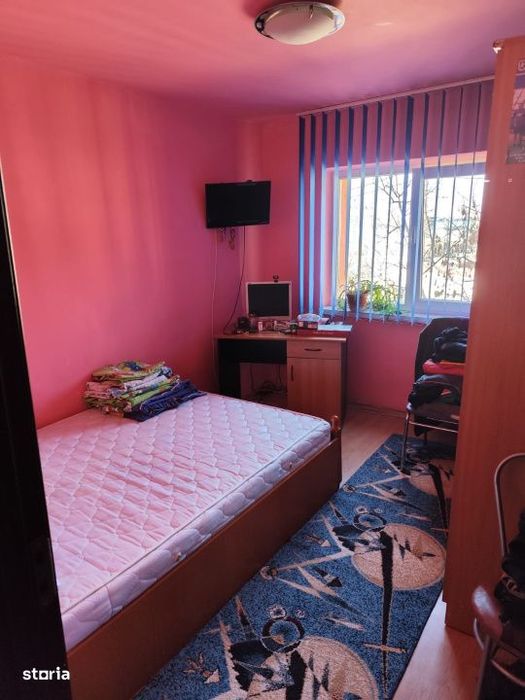 Apartament 4 camere, etaj 1, Craiovita Noua