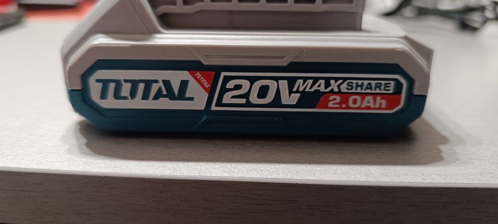 Продавам три батерии Total 20v 2.OAh