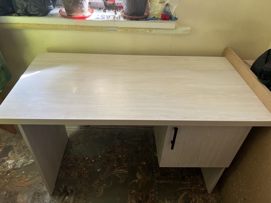Продается письменный стол со стулом